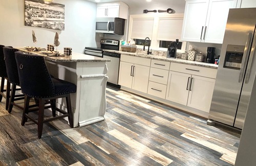 Green Bay Apartment | Ritchie’s Checkered Penthouse at City Stadium