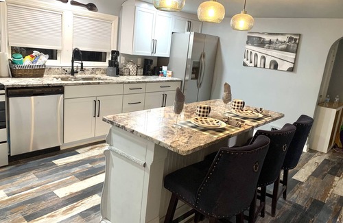 Green Bay Apartment | Ritchie’s Checkered Penthouse at City Stadium