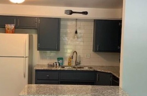Green Bay Apartment | Ritchie’s Titletown Executive Suites: Lambeau Loft #7