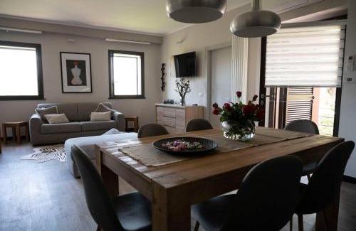 San Terenzo House | Ritratto di Donna