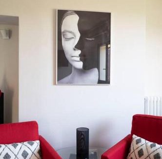San Terenzo House | Ritratto di Donna