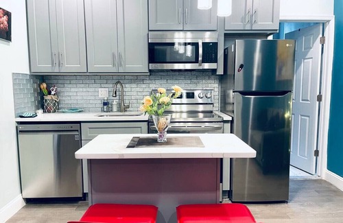 Rittenhouse Row Apartment | Rittenhouse Square near Kimmel Center 1BD