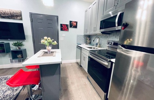 Rittenhouse Row Apartment | Rittenhouse Square near Kimmel Center 1BD