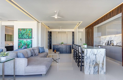 Romantic Zone Apartment | Ritzy Pier 57 Ocean Views Ocean Views Rooftop Pool Zona Romantica