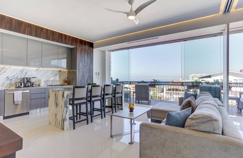 Romantic Zone Apartment | Ritzy Pier 57 Ocean Views Ocean Views Rooftop Pool Zona Romantica