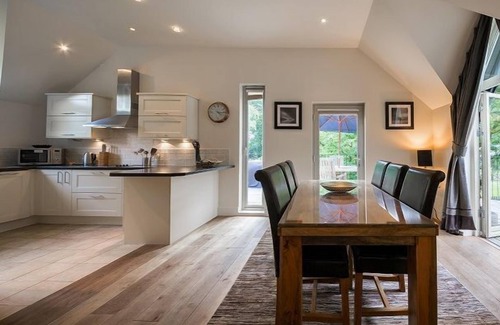 Kenmore Cottage | Rivard - sleeps 6 guests in 3 bedrooms