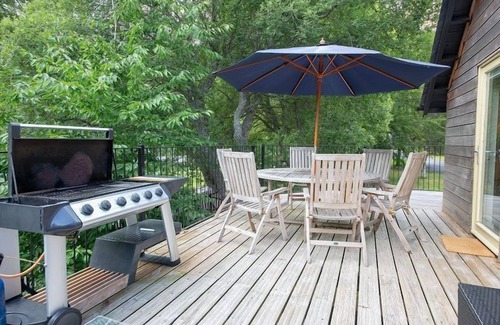 Kenmore Cottage | Rivard - sleeps 6 guests in 3 bedrooms