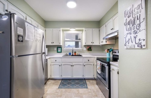 Seguin House | River Access Getaway/Fast WiFi/Firepit