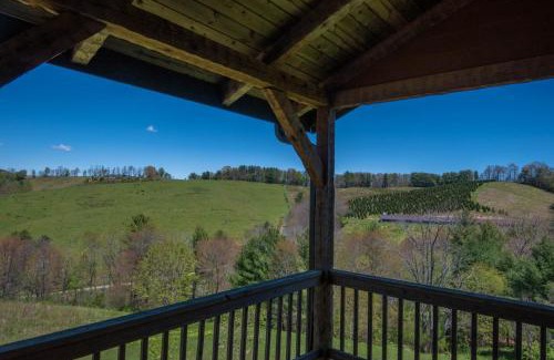Fleetwood House | River Access, VIEWS, Sleeps 8, Fire Pit