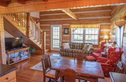 Fleetwood House | River Access, VIEWS, Sleeps 8, Fire Pit