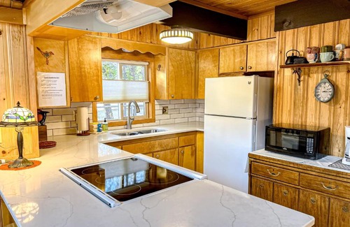 Oregon Water Wonderland House | River Bend Chalet