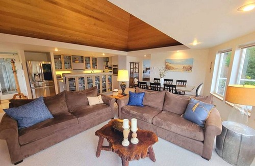 Yachats House | River Bend House, where the river meets the ocean! No Pet Rental.