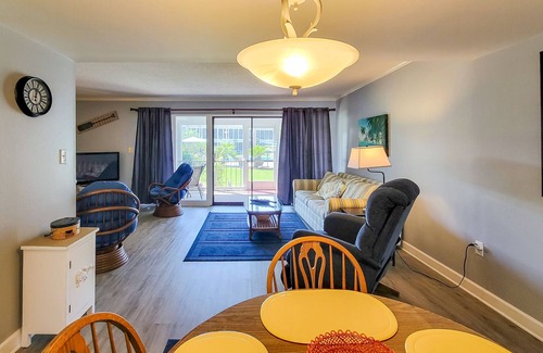 Welaka Condo | River Bend Resort - Pool/River View 1BR #A102