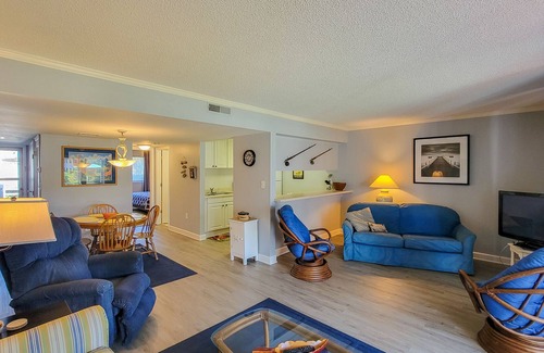 Welaka Condo | River Bend Resort - Pool/River View 1BR #A102