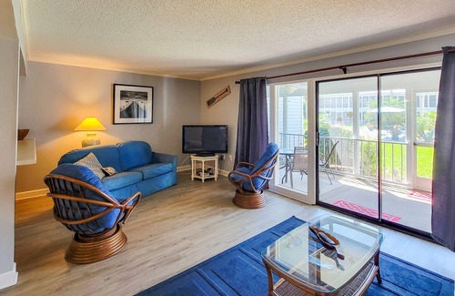 Welaka Condo | River Bend Resort - Pool/River View 1BR #A102