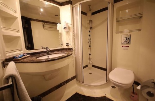 Qasr an-Nil Hotel | River Boat - Double Room with Private Bathroom