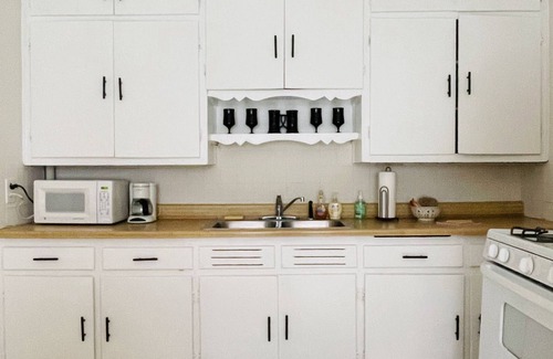 Evansville Apartment | River City Retreat | Stylish 1BR/1BA Apartment