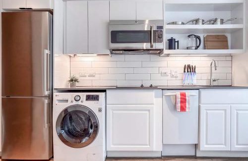 District Wharf Apartment | River & City View Suite - The Wharf DC by Monthier