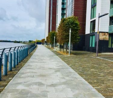 North West Apartment | River Clyde West End Apartment - 2 Bedrooms