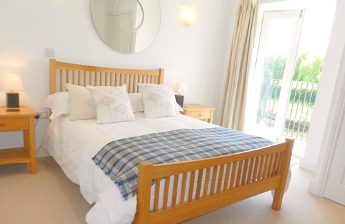Arundel Cottage | River Cottage Arundel, unique riverside views, just steps from the historic town