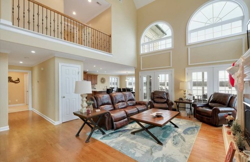 Jeffersonville House | River Den - Beautiful Views near Louisville