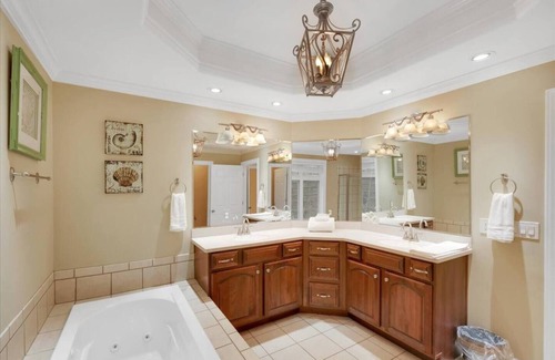 Jeffersonville House | River Den - Beautiful Views near Louisville