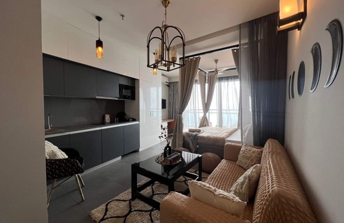 Noida Apartment | River facing ultracozy bohemian studio apartment @ 41st floor near south Delhi