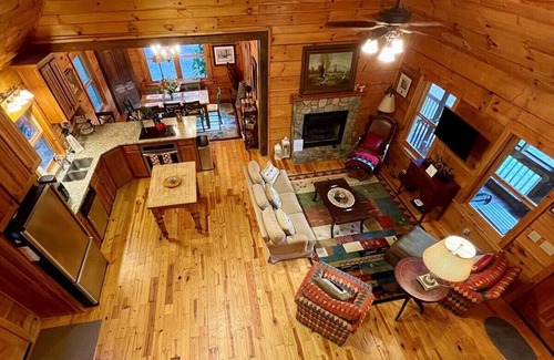 West Jefferson Cabin | River Front Cabin, Private Ponds & Hiking Trail-Located at The Barn on New River