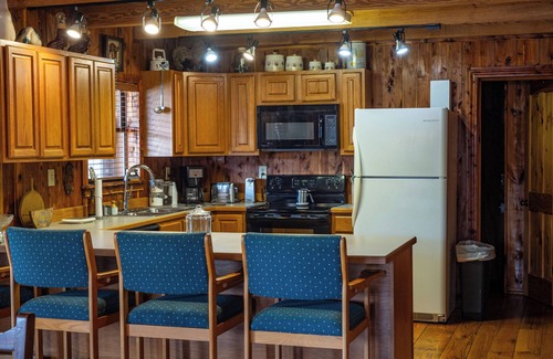 Dadeville Cabin | River Front Cabin - Fish, Kayak, Relax n40 min. to Auburn, 1 hr. to Talladega