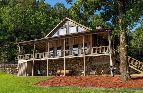 Dadeville Cabin | River Front Cabin - Fish, Kayak, Relax n40 min. to Auburn, 1 hr. to Talladega