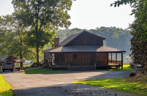 Dadeville Cabin | River Front Cabin - Fish, Kayak, Relax n40 min. to Auburn, 1 hr. to Talladega