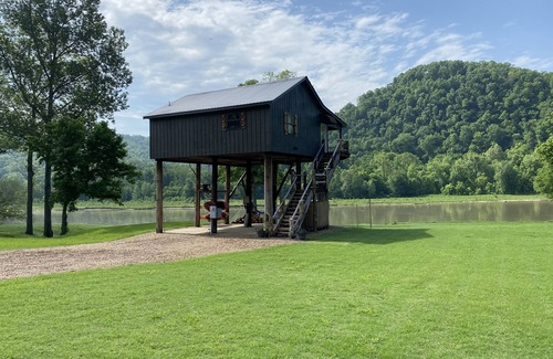 Mountain View Cabin | River Front Cabin On The Banks Of The White River, Amazing View!