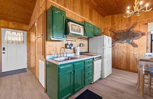 Berryville Cabin | River Front Eagle Cabin Retreat on the Kings River