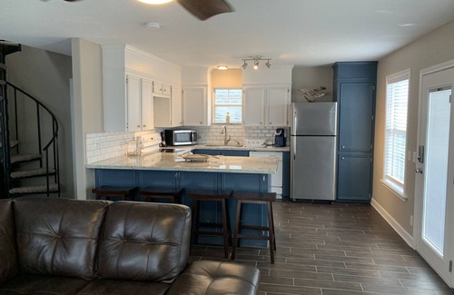 Matagorda House | River Front Fishing Lodge Close to Beach!