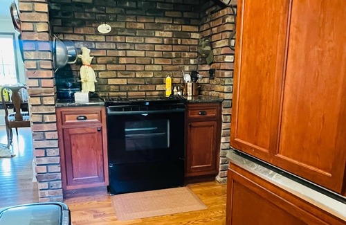 Benton Harbor House | River front fully furnished 4 bedroom homen