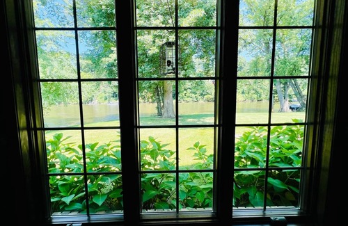 Benton Harbor House | River front fully furnished 4 bedroom homen