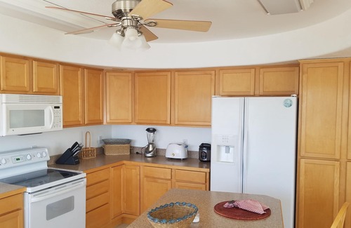 Earp House | River Front guest house with Ramp, Beach, Volleyball, and Gazebo on the Water