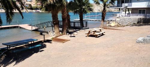 Bullhead City House | River Front Hideaway