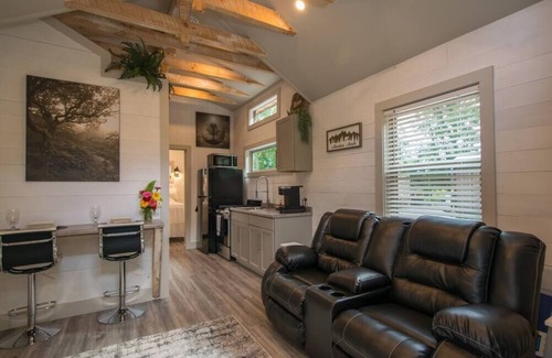 Canton House | River Front King Bed Cottage #5