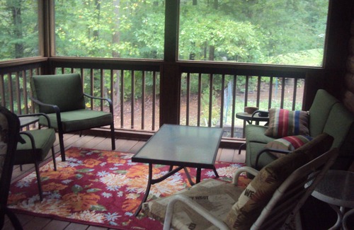 Rutherfordton Cabin | River front log home 3 miles from Tryon Equestrian Center, gated community