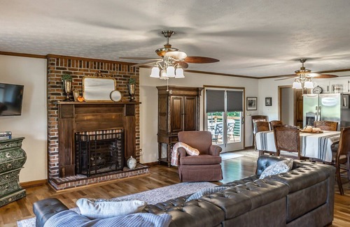 Elizabethton House | River Frontage and Mountain Views