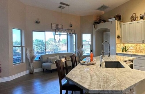 Fort Mohave House | River Getaway. Swimming pool Jaquzzi water slide, fire pit. Casinos min away.