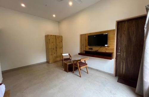 Bail Parao House | River Home Stay
