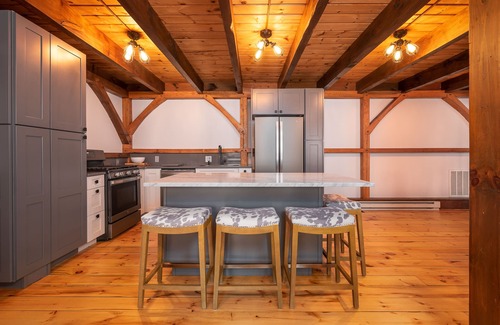 North Conway House | RIVER! Hot tub, Movie theater, Sauna, Massage chair