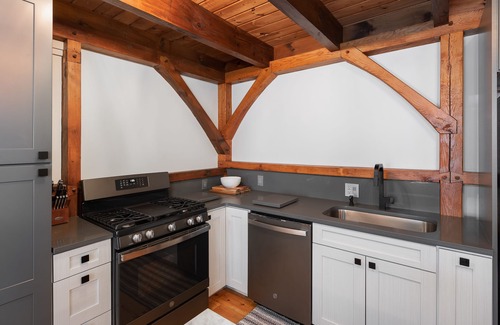 North Conway House | RIVER! Hot tub, Movie theater, Sauna, Massage chair