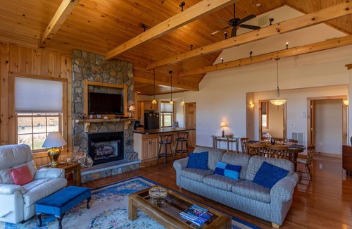 Todd House | River House at Meadow Landing - Awesome Riverfront Cabin on the New River in Todd