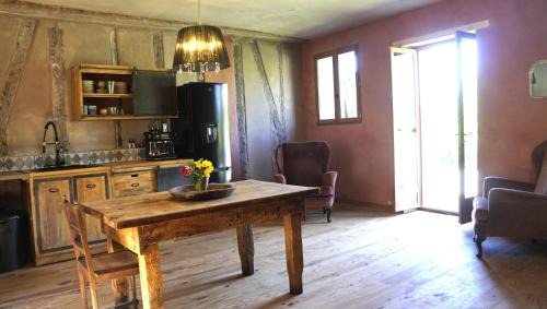Chalabre House | River House in medieval bastide - Sleeps up to 6