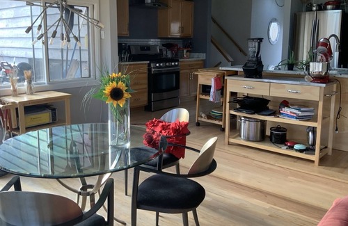 Mequon House | River House- kayaks, bike trails,