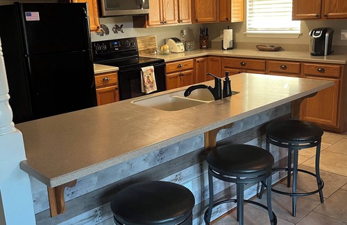 Gulfport House | River House with 3 BR, sleeps 10, in Gulfport on the Biloxi River with boat dock