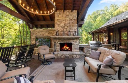 Cherry Log House | River Joy Lodge - Luxury Home on the Ellijay River